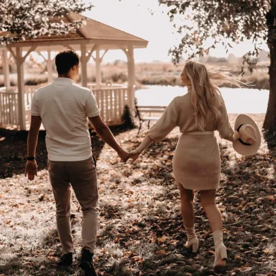 sesja zdjęciowa w plenerze romantyczna dla pary